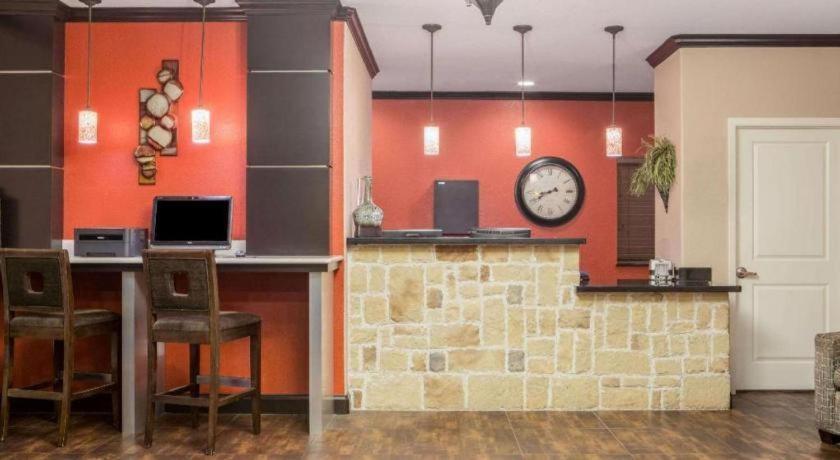 Super 8 By Wyndham Mansfield La Otel Dış mekan fotoğraf